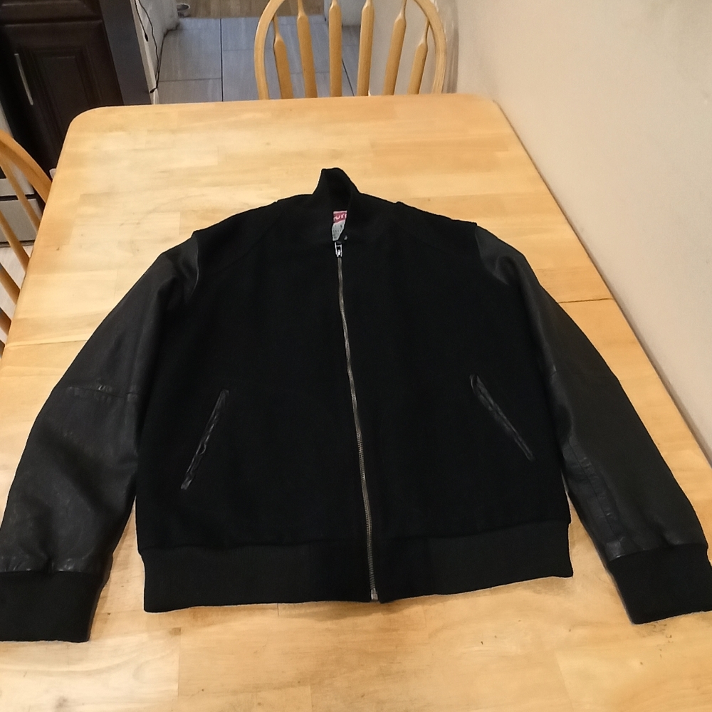 Levi's Wool Varsity full zip up men's Jacket with Leather Sleeves. Size medium